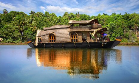 Kerala plavba na houseboatu Indie