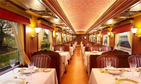 Luxusní vlaky a horská železnice Indie