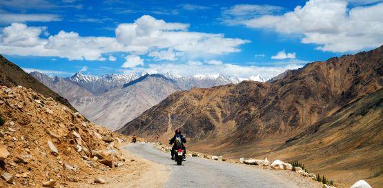 Adrenalinové aktivity v Nepálu - Motocyklem Royal Enfield do tibetského Mustangu