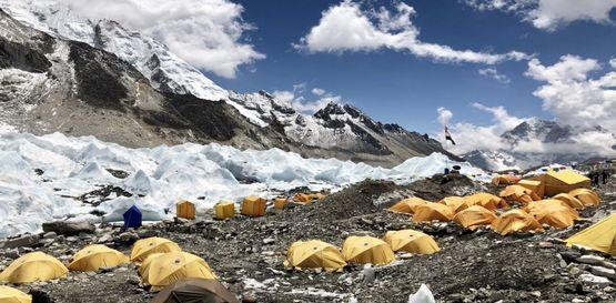 Everest base camp trek a  údolí Gokyo - jezero Gokyo - základní tábor Everestu
