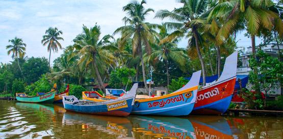 Kerala a plavby na houseboat a pláže jihu