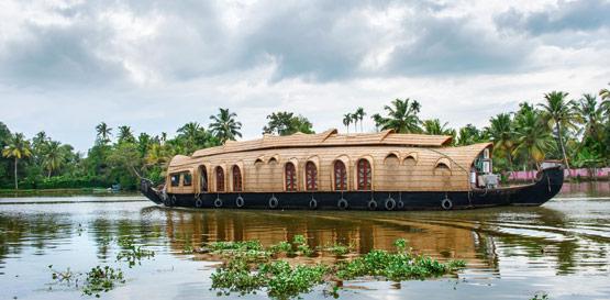 Kerala a plavby na houseboat a pláže jihu