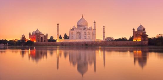 Východ slunce nad Tadž Mahalem 