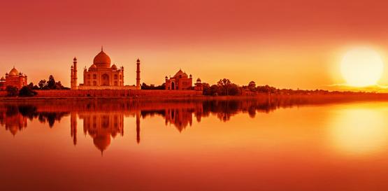 Východ slunce nad Tadž Mahalem 