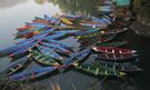 Barevné lodičky na jezeře Phewa