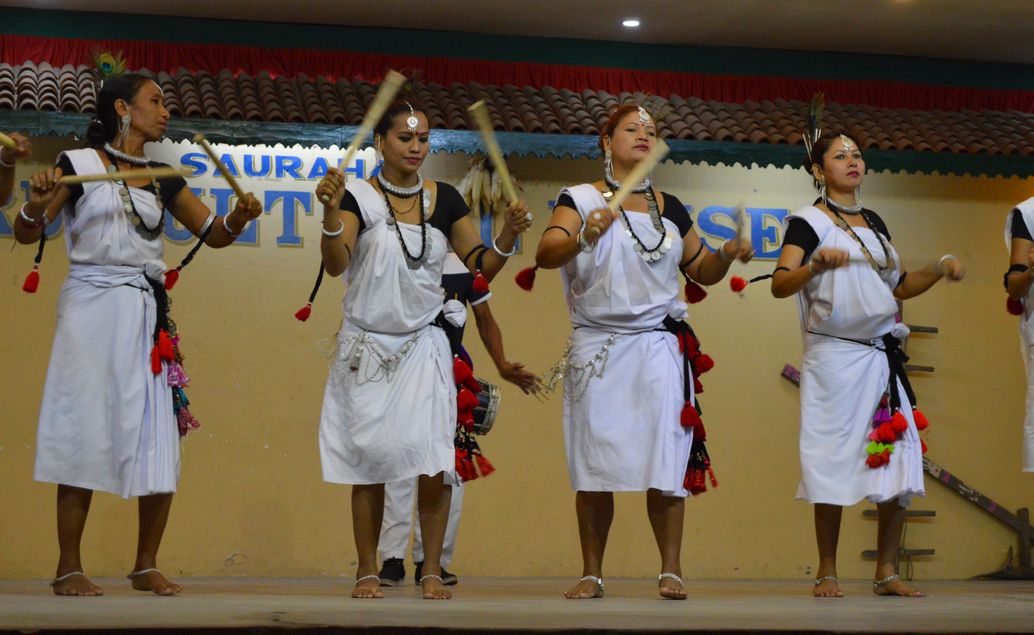 představení etnika tharu