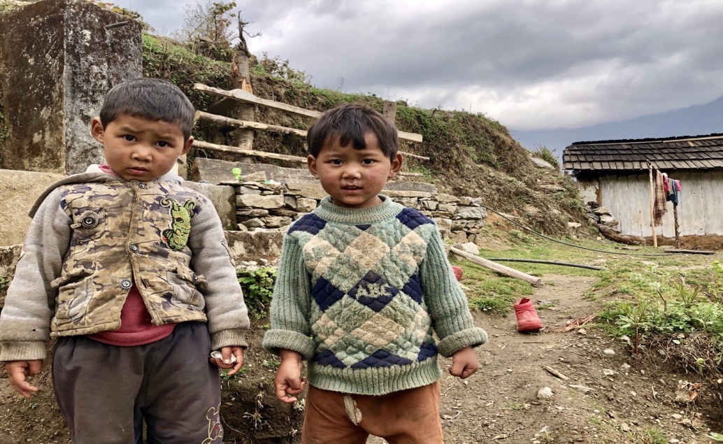 Nepálské děti cestou do základního tábora